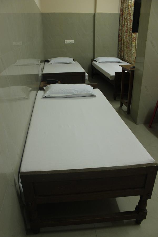 Hotel Sukhvas Thiruvananthapuram Buitenkant foto