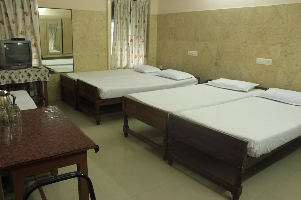 Hotel Sukhvas Thiruvananthapuram Buitenkant foto