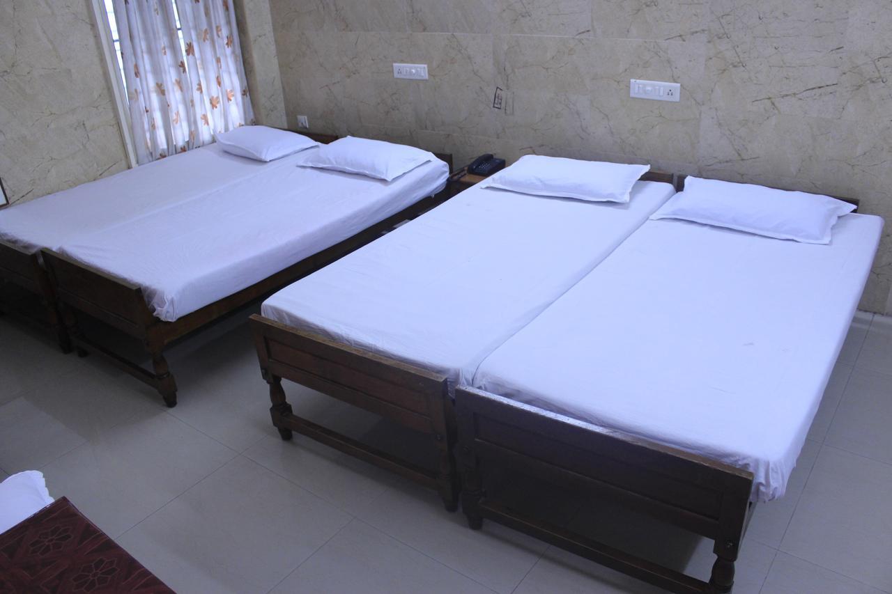 Hotel Sukhvas Thiruvananthapuram Buitenkant foto